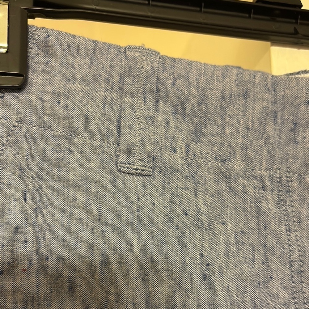 Vineyard Vines linen cropped pants. Size 10 - Picture 2 of 6